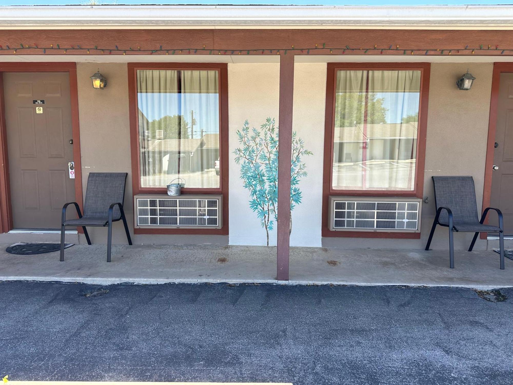 Sunset Inn And Suites Fredericksburg Exterior foto